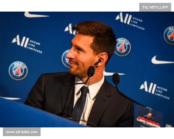 梅西现身巴黎训练基地引发热议 回归谈判进展成焦点各方密切关注